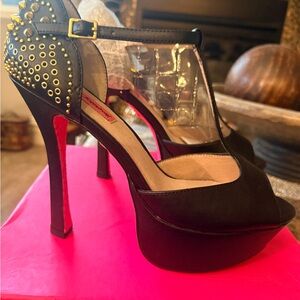 NWT Betsey Johnson Black Studded Platform T-Strap High Heels Size 9.5